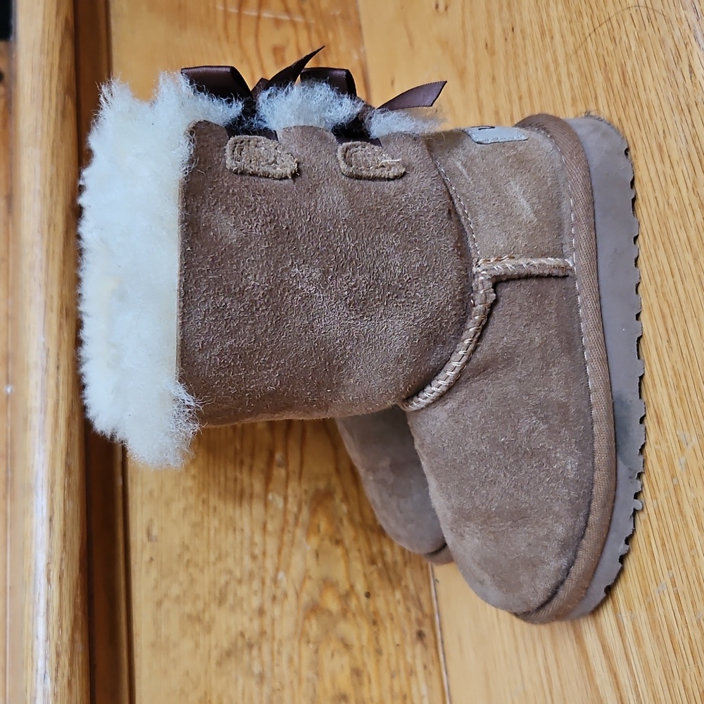 Girl's Uggs Size 8 Boots